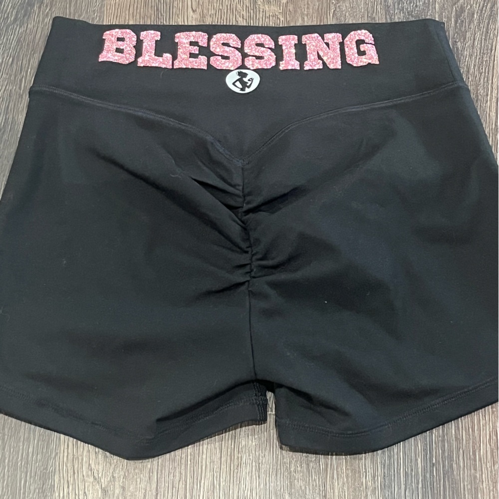 Black size medium spandex shorts.